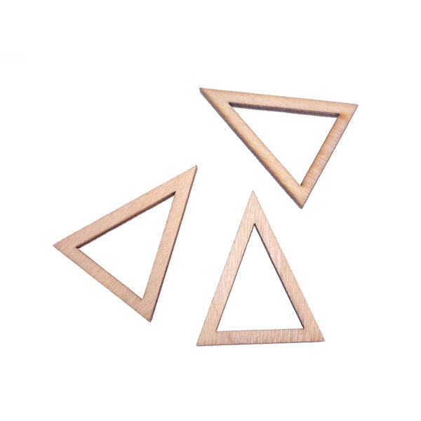中空三角形木片